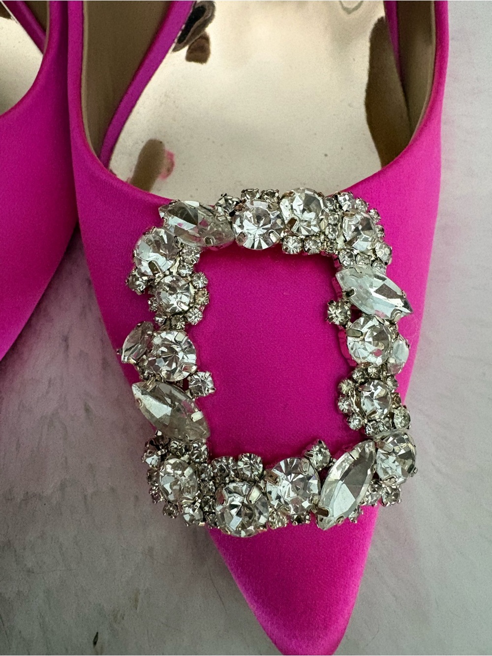 Badgley Mischka Cher Hot Pink Fuchsia Satin Crystal Buckle Pumps Heels Size 9 - Picture 3 of 8